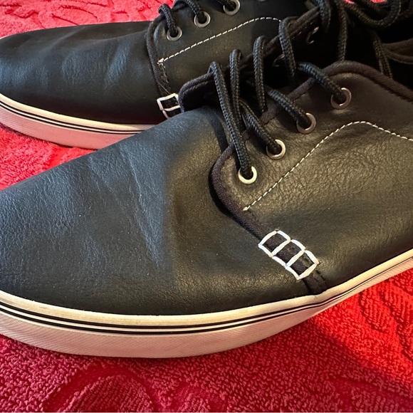 Black Men's Shoes by Goodfellow &‎ Co Size 8 - Picture 4 of 9